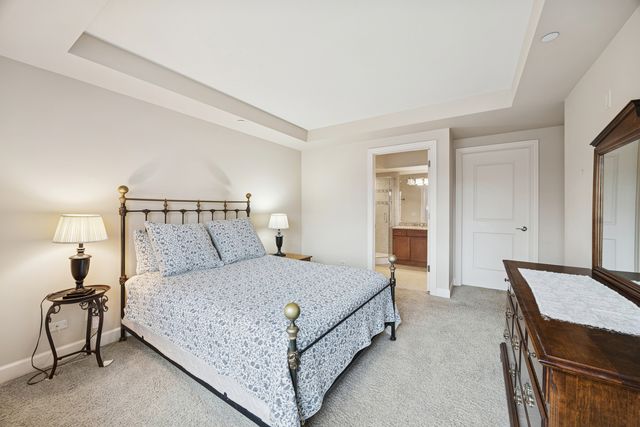 10 E Burlington Street 2B, Riverside, IL 60546