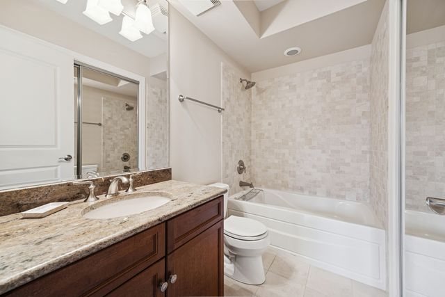 10 E Burlington Street 2B, Riverside, IL 60546