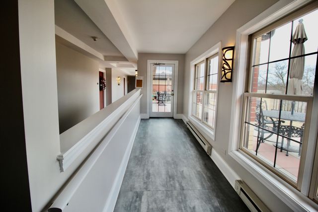 10 E Burlington Street 2B, Riverside, IL 60546