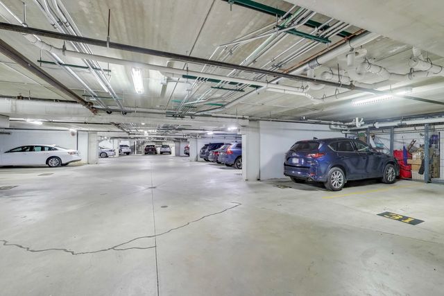 10 E Burlington Street 2B, Riverside, IL 60546