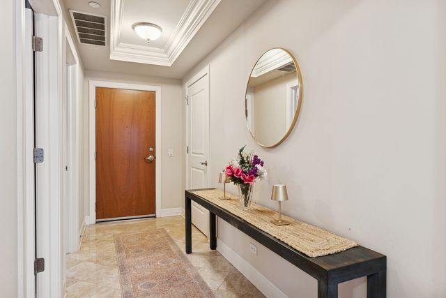 10 E Burlington Street 2B, Riverside, IL 60546