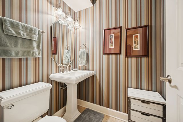 10 E Burlington Street 2B, Riverside, IL 60546