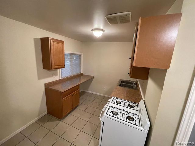 20956 Rensselaer Street, Farmington Hills, MI 48336