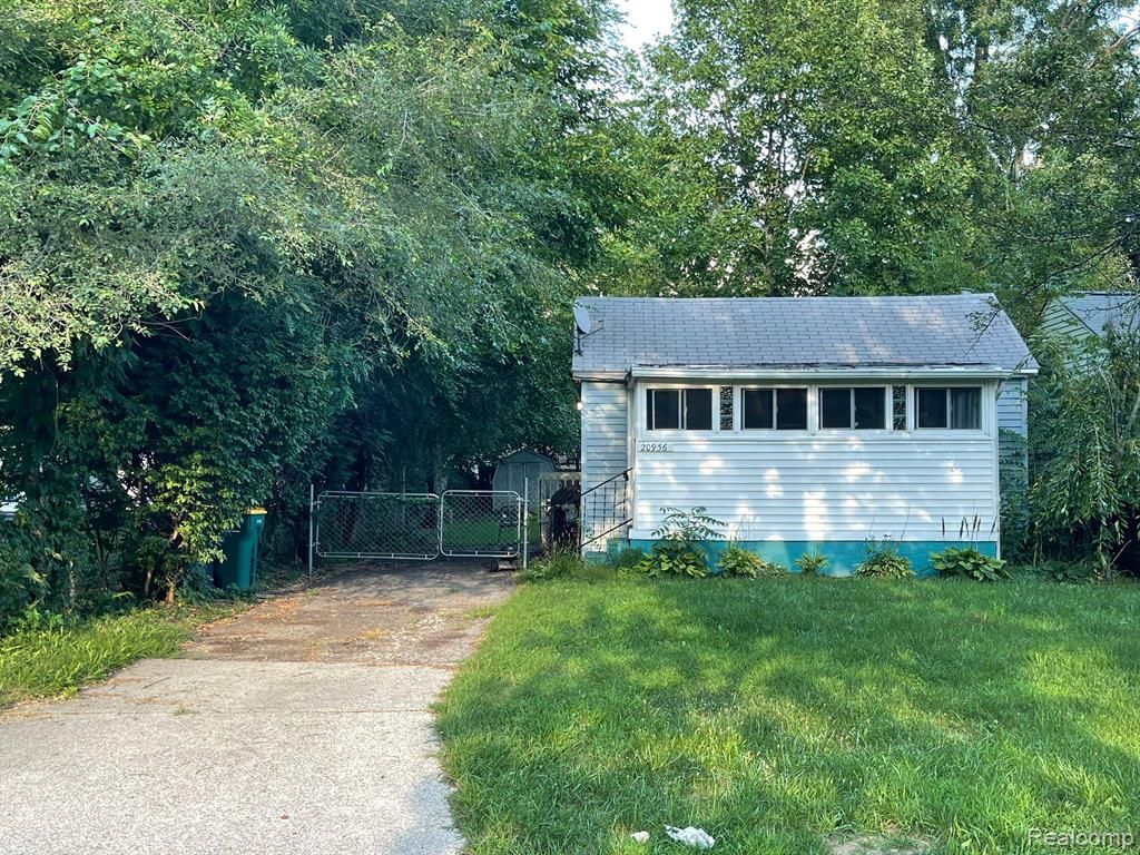 20956 Rensselaer Street, Farmington Hills, MI 48336