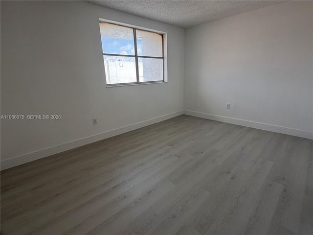 1104 W 44th St 87, Hialeah, FL 33012