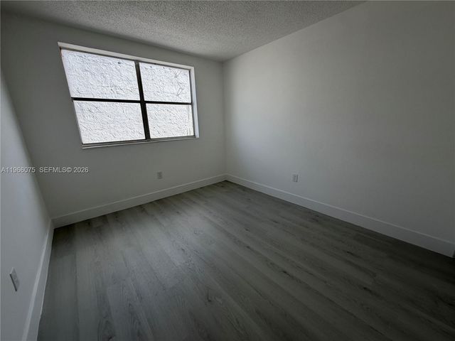 1104 W 44th St 87, Hialeah, FL 33012