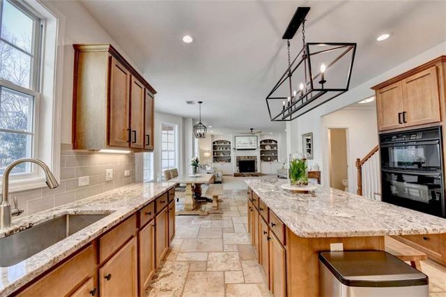 5932 Peacock Lane, Hoschton, GA 30548