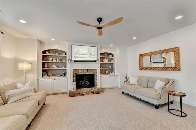 5932 Peacock Lane, Hoschton, GA 30548