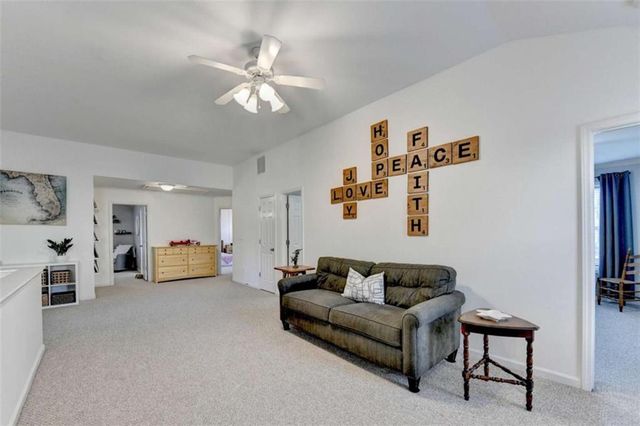 5932 Peacock Lane, Hoschton, GA 30548