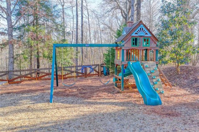 5932 Peacock Lane, Hoschton, GA 30548