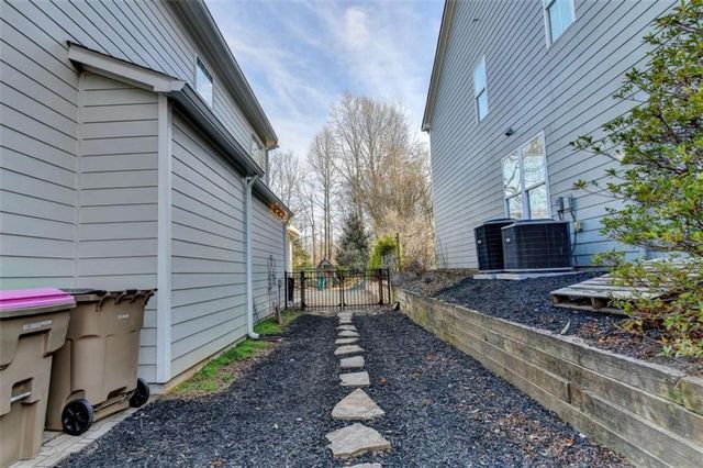 5932 Peacock Lane, Hoschton, GA 30548