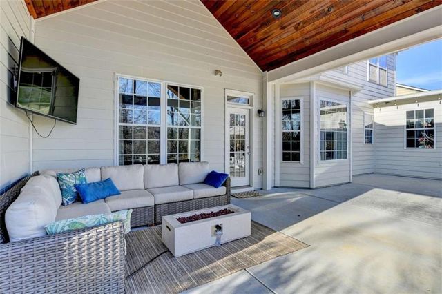 5932 Peacock Lane, Hoschton, GA 30548