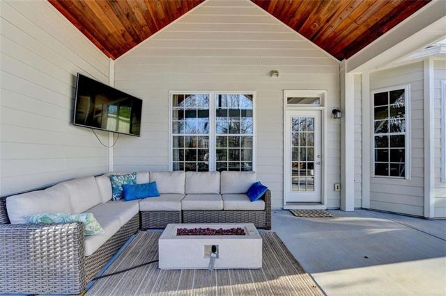 5932 Peacock Lane, Hoschton, GA 30548