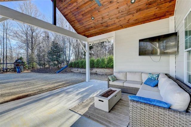 5932 Peacock Lane, Hoschton, GA 30548