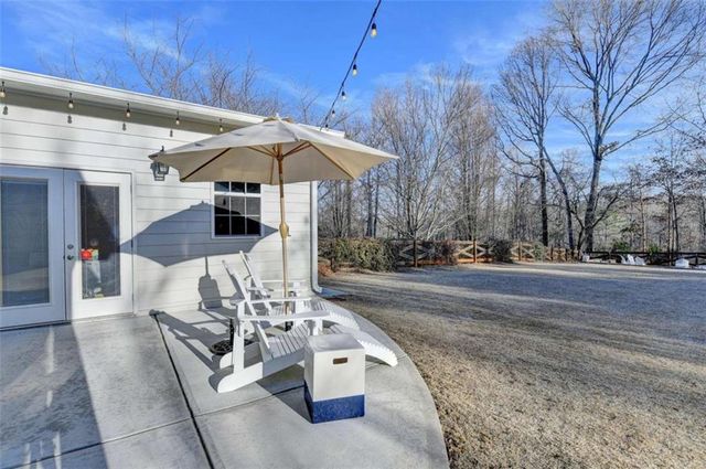 5932 Peacock Lane, Hoschton, GA 30548