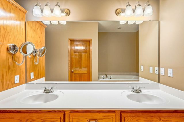 18045 39th Place N, Plymouth, MN 55446