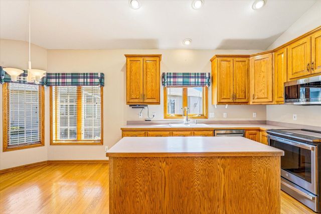 18045 39th Place N, Plymouth, MN 55446