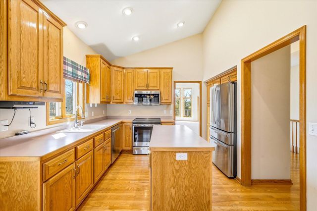 18045 39th Place N, Plymouth, MN 55446