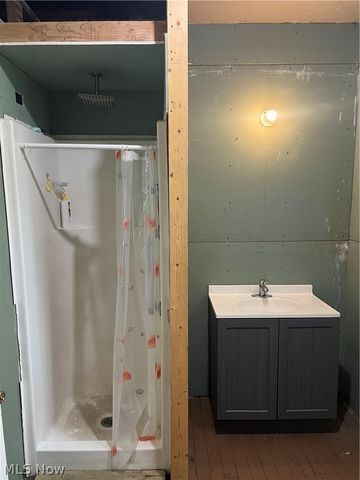 6307 Lansing Avenue, Cleveland, OH 44105