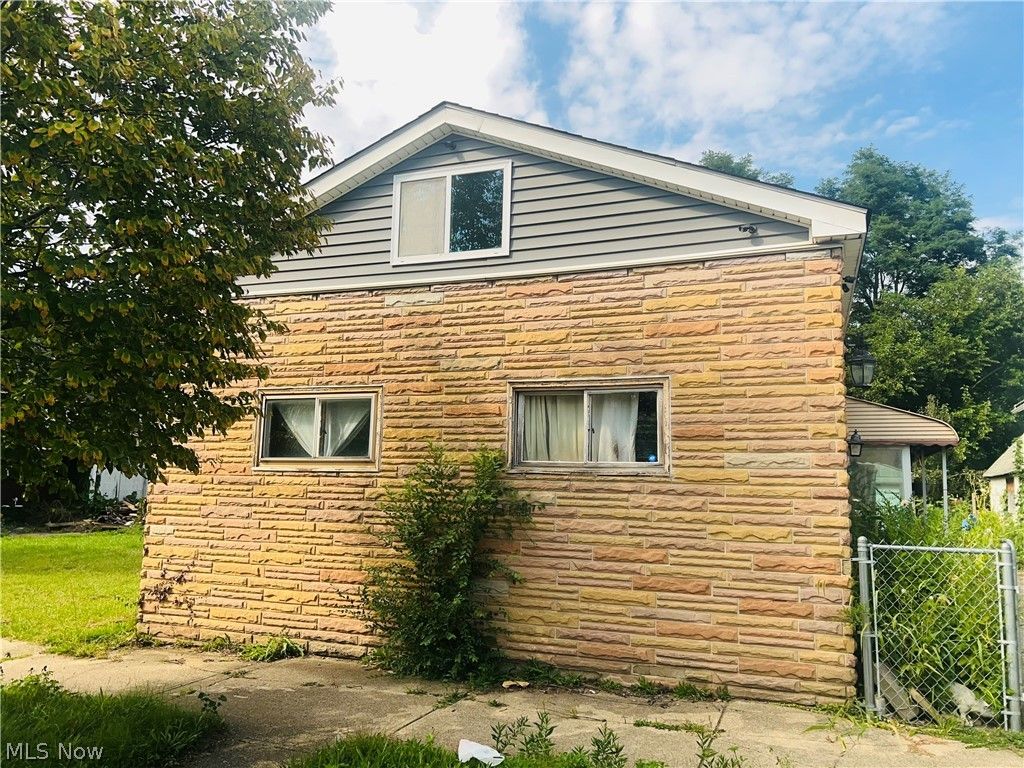 6307 Lansing Avenue, Cleveland, OH 44105