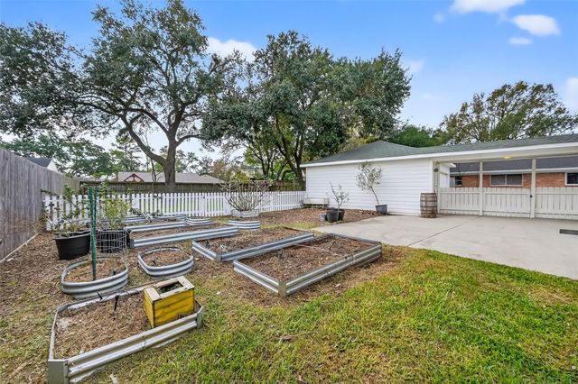 16117 Singapore Lane, Jersey Village, TX 77040