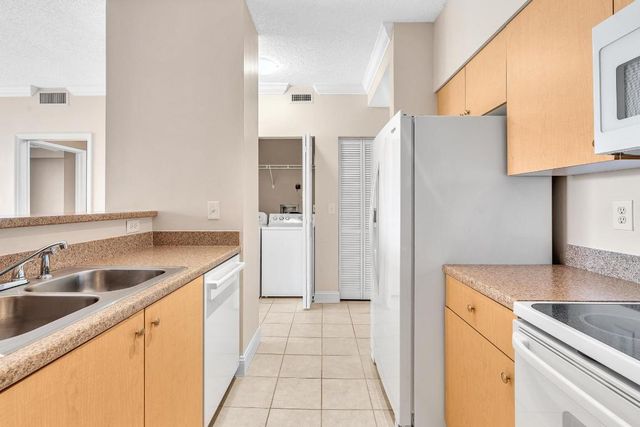 616 Clearwater Park Road 508, West Palm Beach, FL 33401