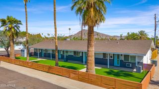 6802 E PINCHOT Avenue, Scottsdale, AZ 85251