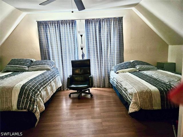 199 Leawood CIR, Naples, FL 34104