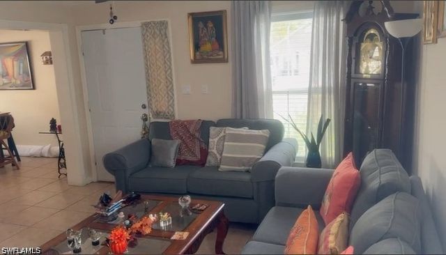 199 Leawood CIR, Naples, FL 34104