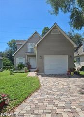 199 Leawood CIR, Naples, FL 34104