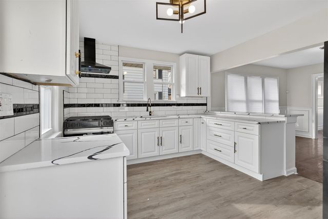 15661 State Street, South Holland, IL 60473