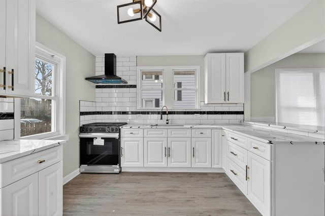 15661 State Street, South Holland, IL 60473