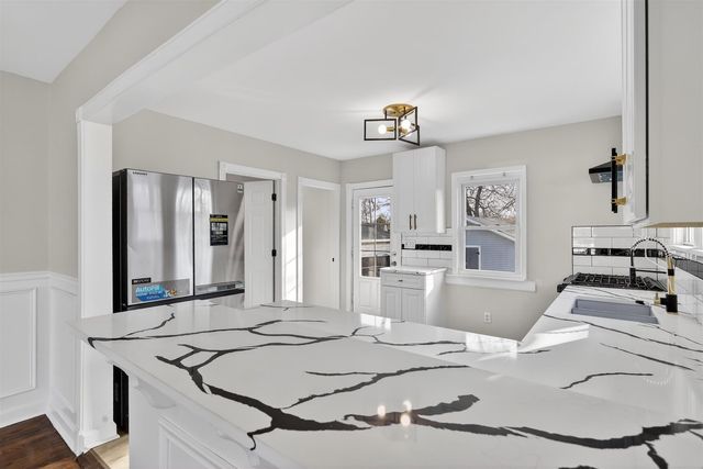 15661 State Street, South Holland, IL 60473