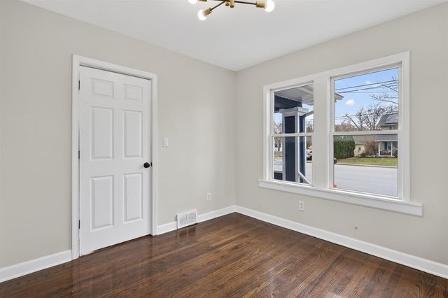 15661 State Street, South Holland, IL 60473