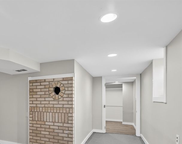 15661 State Street, South Holland, IL 60473