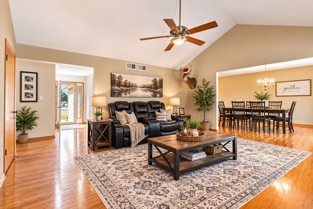 611 Edgewater Drive, Minooka, IL 60447