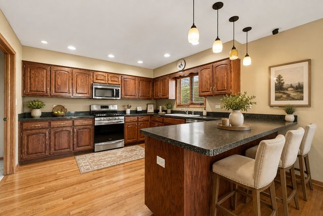 611 Edgewater Drive, Minooka, IL 60447