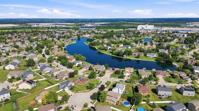611 Edgewater Drive, Minooka, IL 60447