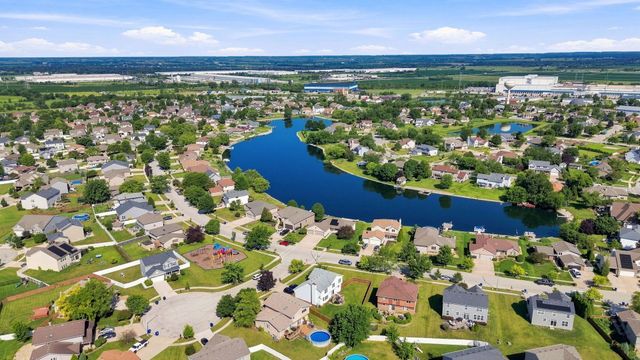 611 Edgewater Drive, Minooka, IL 60447