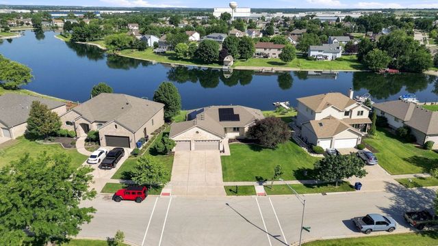 611 Edgewater Drive, Minooka, IL 60447