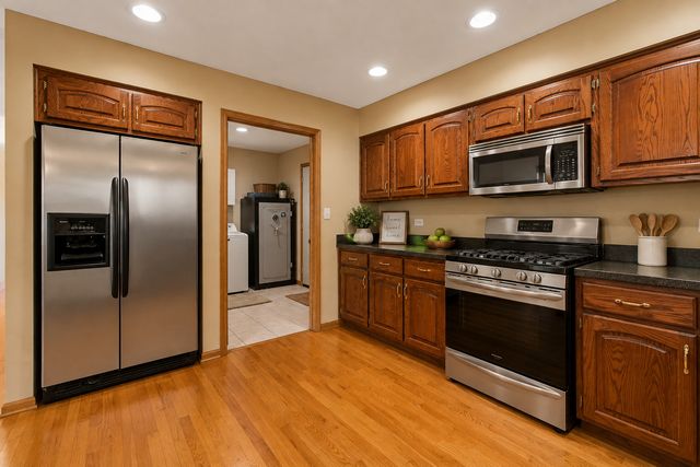 611 Edgewater Drive, Minooka, IL 60447