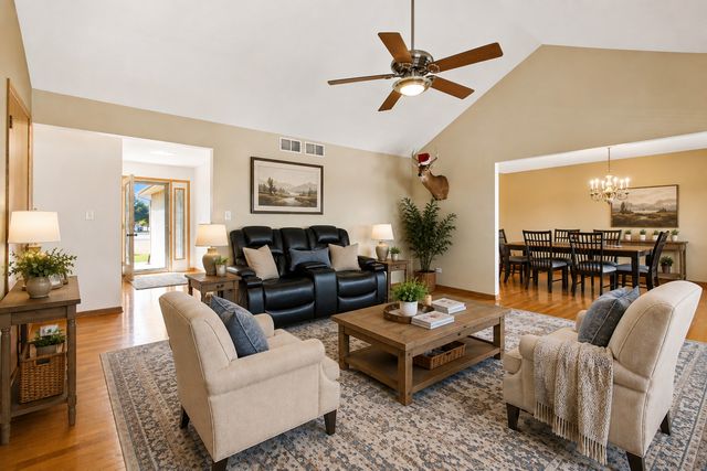 611 Edgewater Drive, Minooka, IL 60447