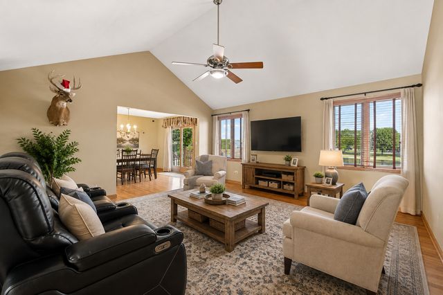 611 Edgewater Drive, Minooka, IL 60447