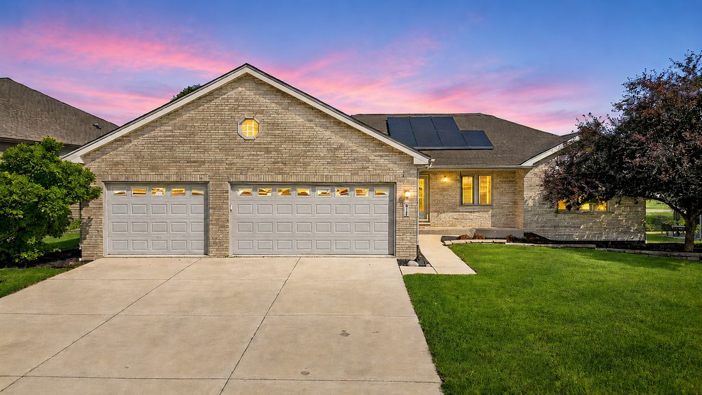 611 Edgewater Drive, Minooka, IL 60447