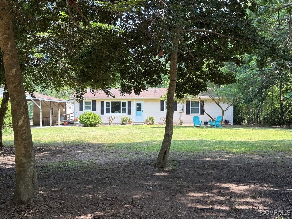 616 Long Point Ln, Topping, VA 23169