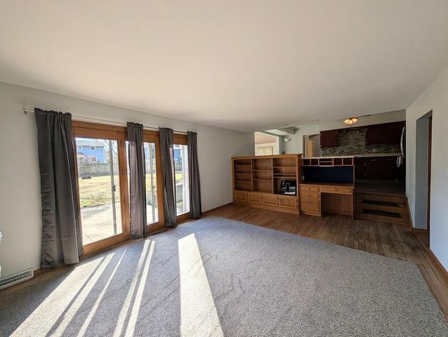 719 Lynne DRIVE, Waukesha, WI 53186