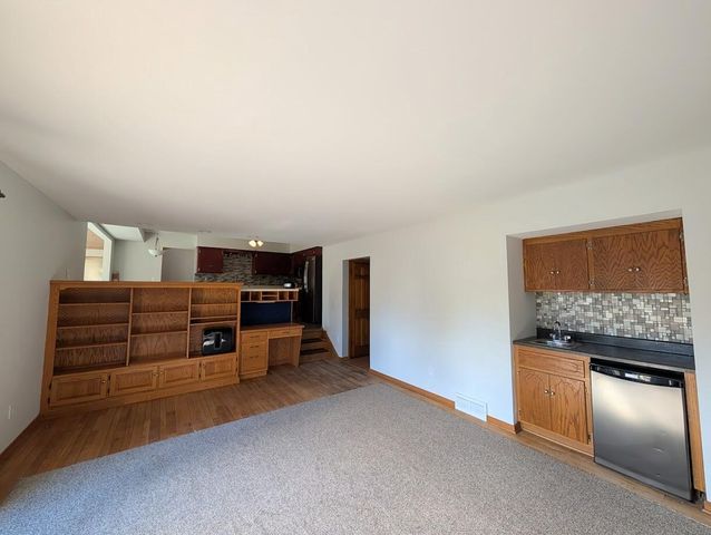 719 Lynne DRIVE, Waukesha, WI 53186