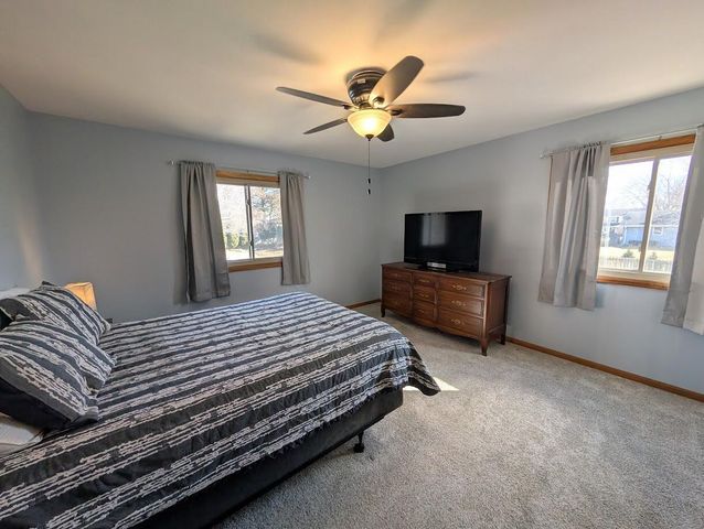 719 Lynne DRIVE, Waukesha, WI 53186