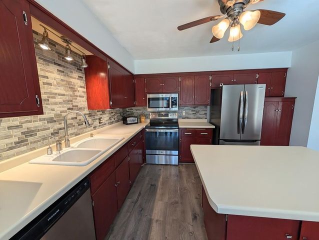 719 Lynne DRIVE, Waukesha, WI 53186