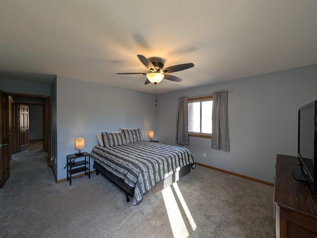 719 Lynne DRIVE, Waukesha, WI 53186